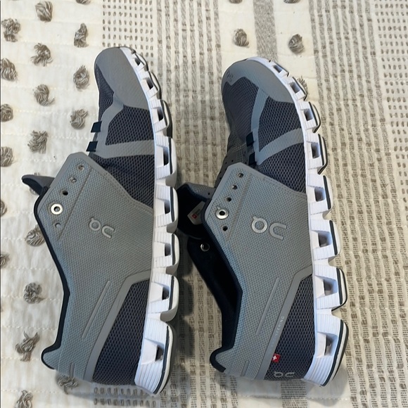 On Running Women’s Gray Athletic Shoes - Picture 3 of 10